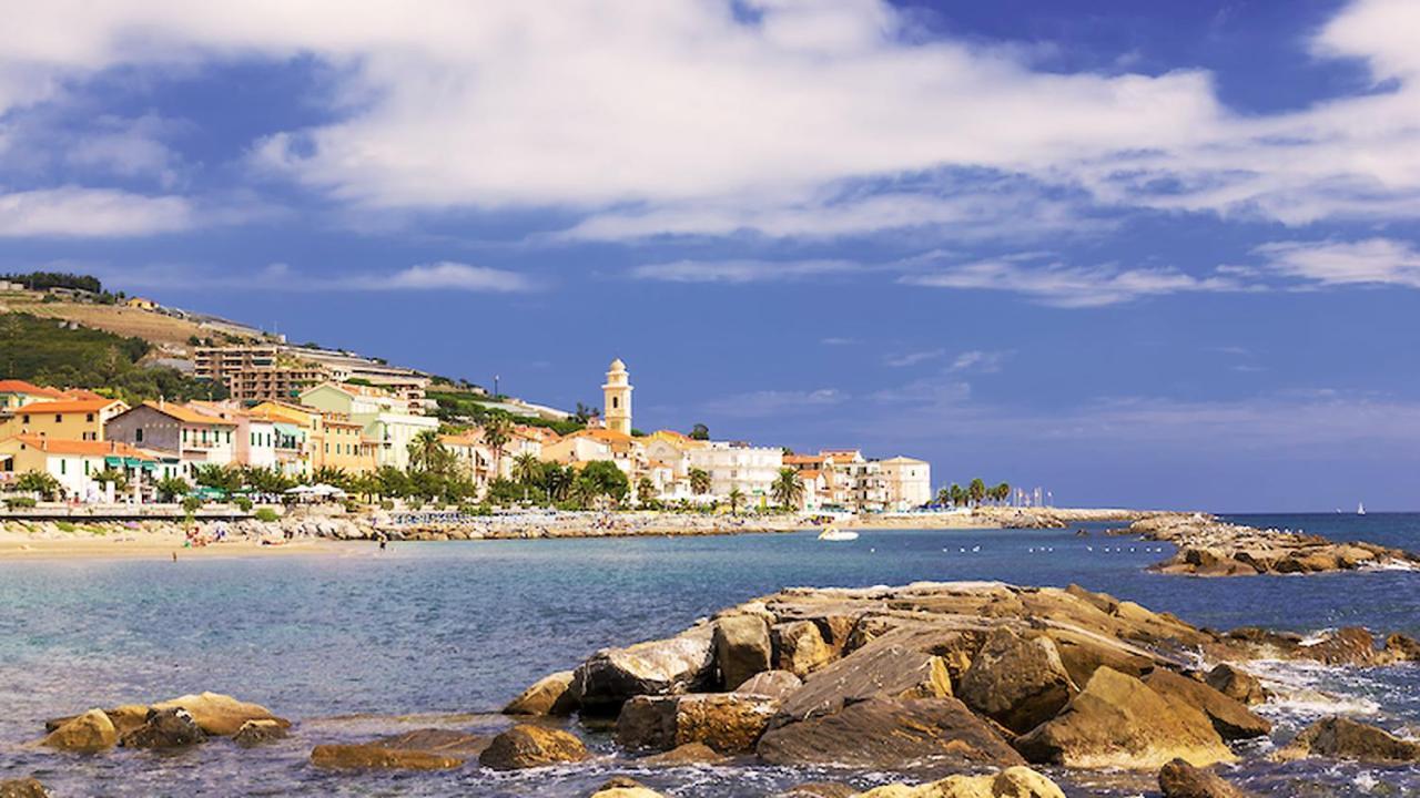 Apartamento Posto Auto Gratuito Relax A 30 Metri Dal Mare Riva Ligure Exterior foto
